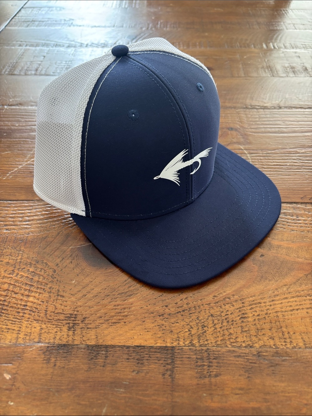 Men's Vineyard Vines Navy and White Mesh Trucker Hat - Performance Snapback